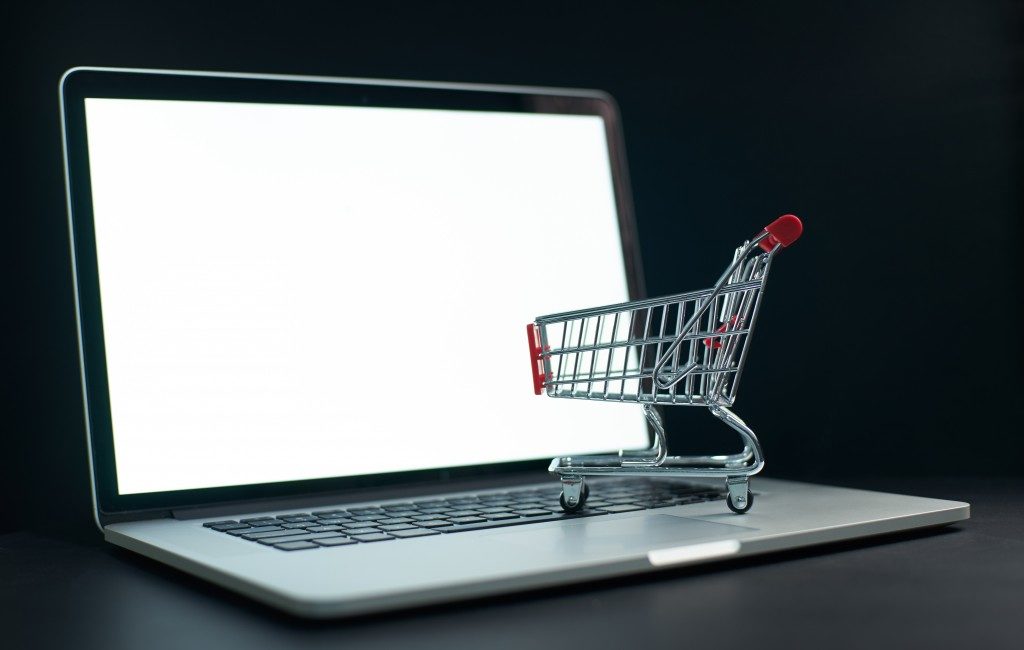 shopping cart on the laptop