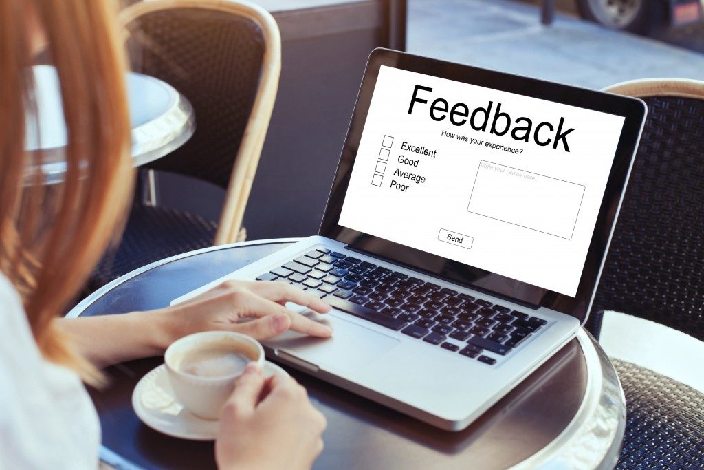 woman going through feedback
